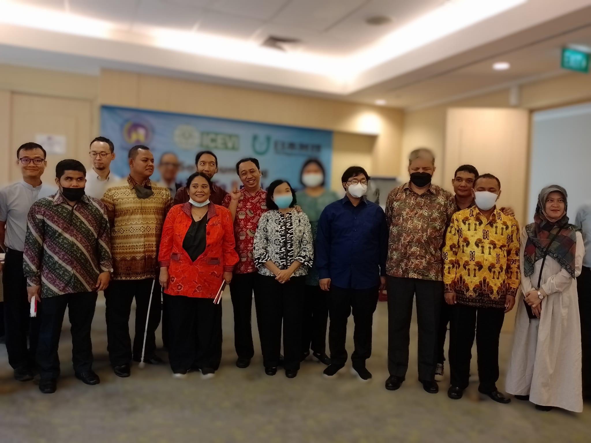 para alumni program Higher Education bersama para koordinator